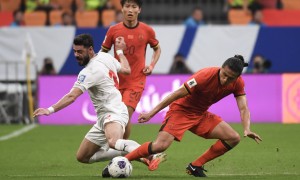 国足评分：王钰栋最高分 国足虽获胜中后场两人不及格